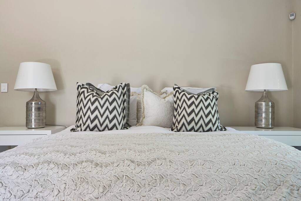 You are guaranteed a peaceful nights' sleep on the sumptuous memory foam mattress.