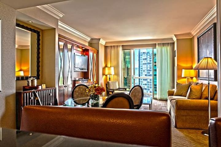 MGM Signature 2 BR Sleeps 8 – No Cleaning Fee gallery image 3