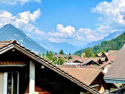 Relaxed Loft Stay Between Lake & Mountains
