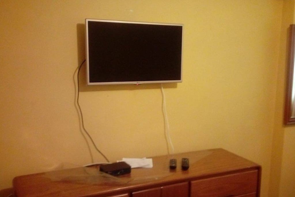 tv 32 , cable , internet