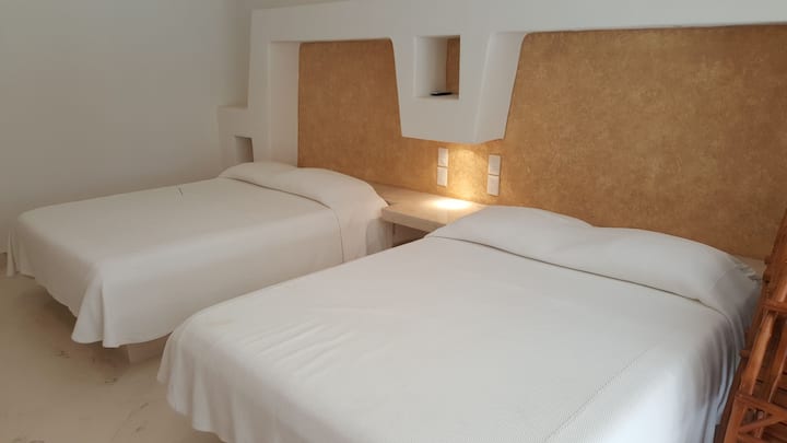 Sovrum 1 med 2 dubbelsängar