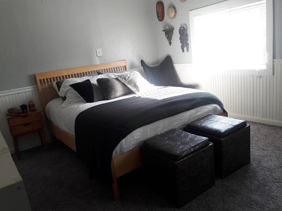 Bedroom with Queen Bed