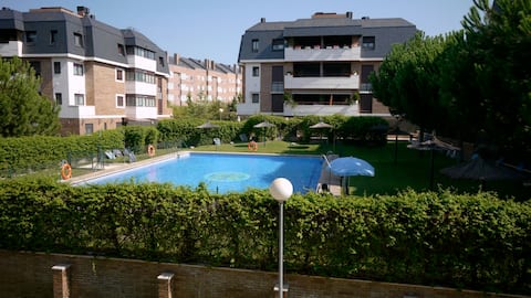 Feel at home in Madrid, best family spot  pool, AC