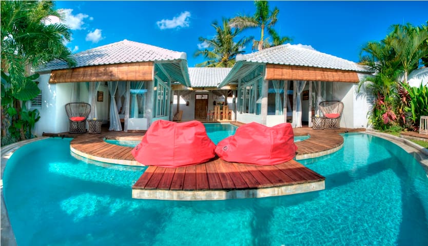 Surrounded by water-Unique 2bd villa w/great pool!