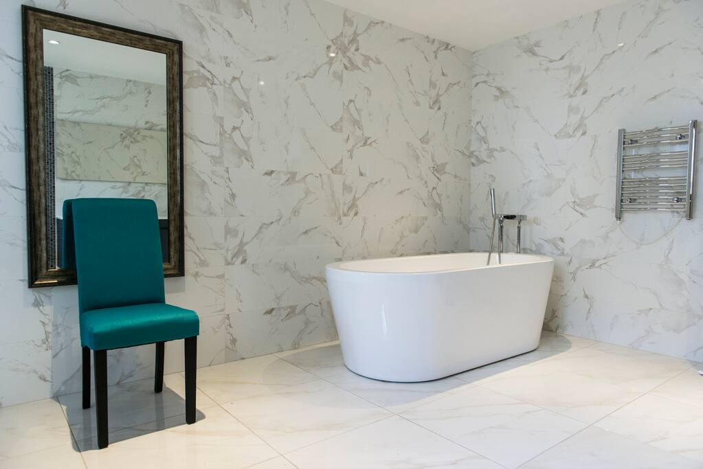 The stylish private bathroom to the master bedroom upstairs
