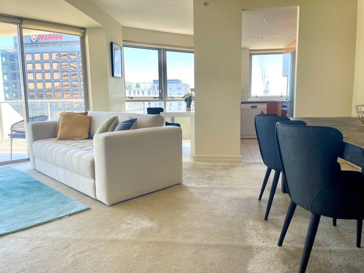 Cosy Stays @ North Sydney 2bdrm Parking Pool & Gym