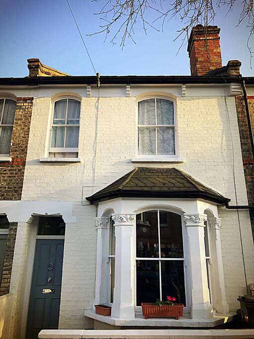 10 Alkerden Road, Chiswick