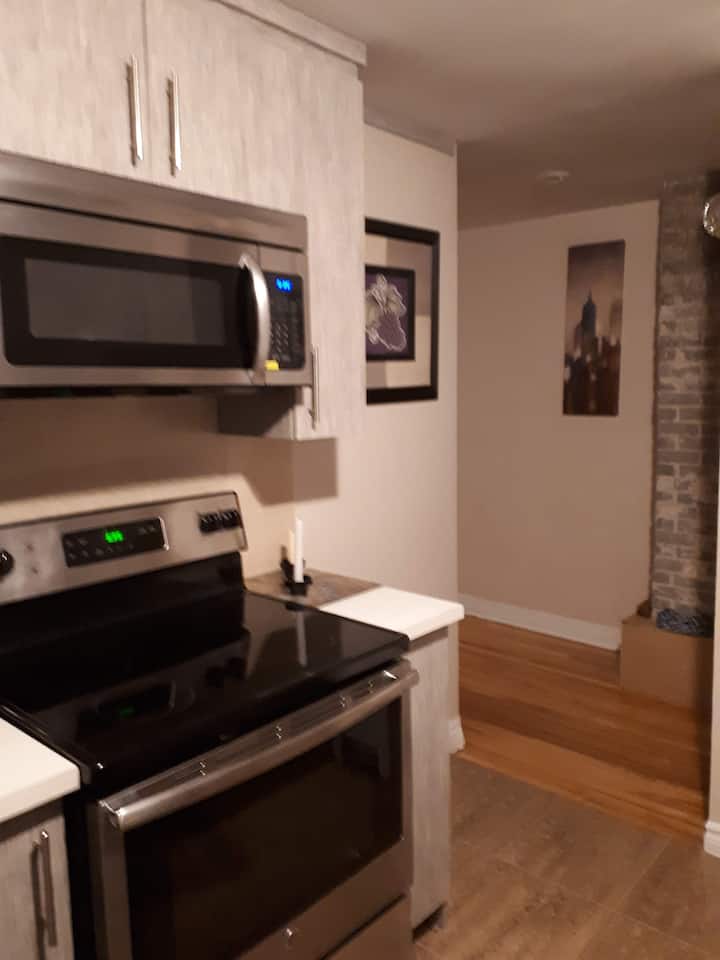 Comfortable 3 Bedroom Apt In Mtl Sleeps Up To 6 - Montreal