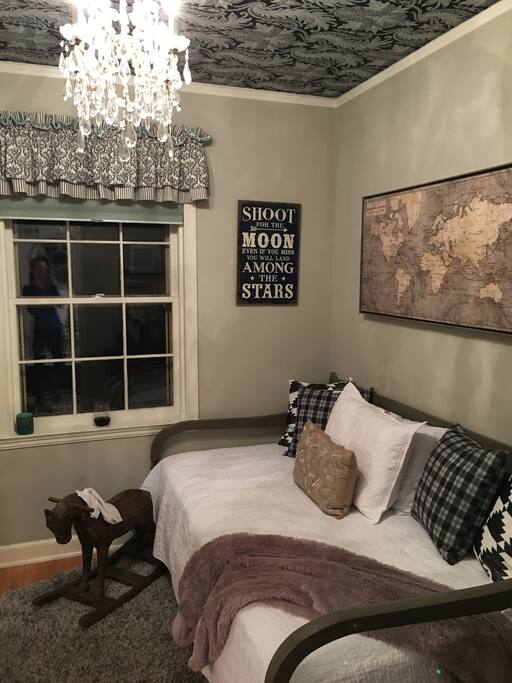 Guest bedroom