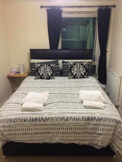 King size bed comfortable and quiet room