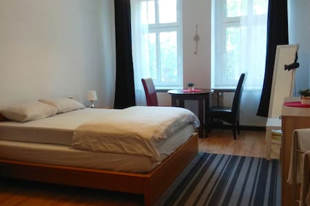 Centrum, Cozy, Clean Room, Double Bed (no fees)