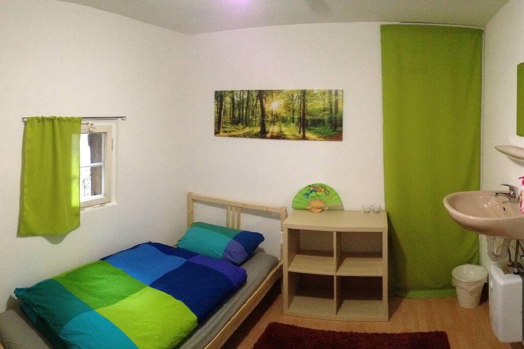 Waschbecken im Zimmer