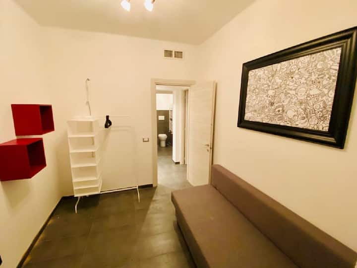 chumba cha watu wawili cha 3 kilicho na kitanda cha sofa