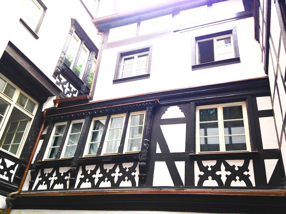 La façade à colombage, typique de la région