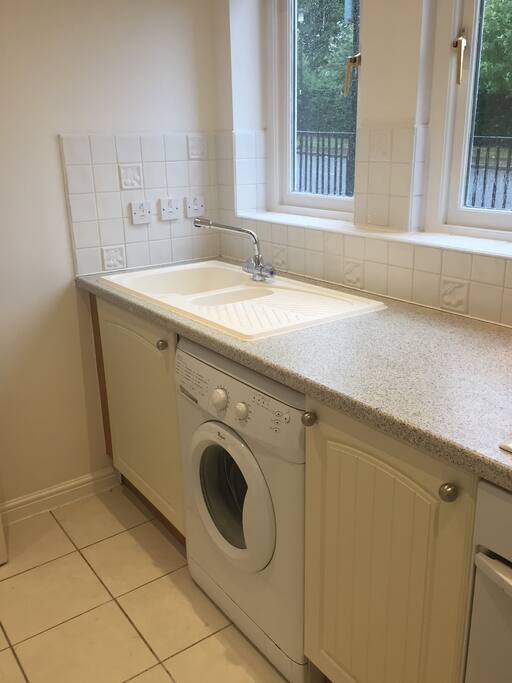 kitchen with dishwasher and washer / dryer