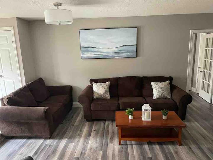 2 Minute Walk To The Beach / Games Room - Wasaga Beach