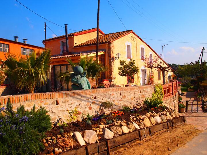 Beautiful house in Barcelona with swimming pool