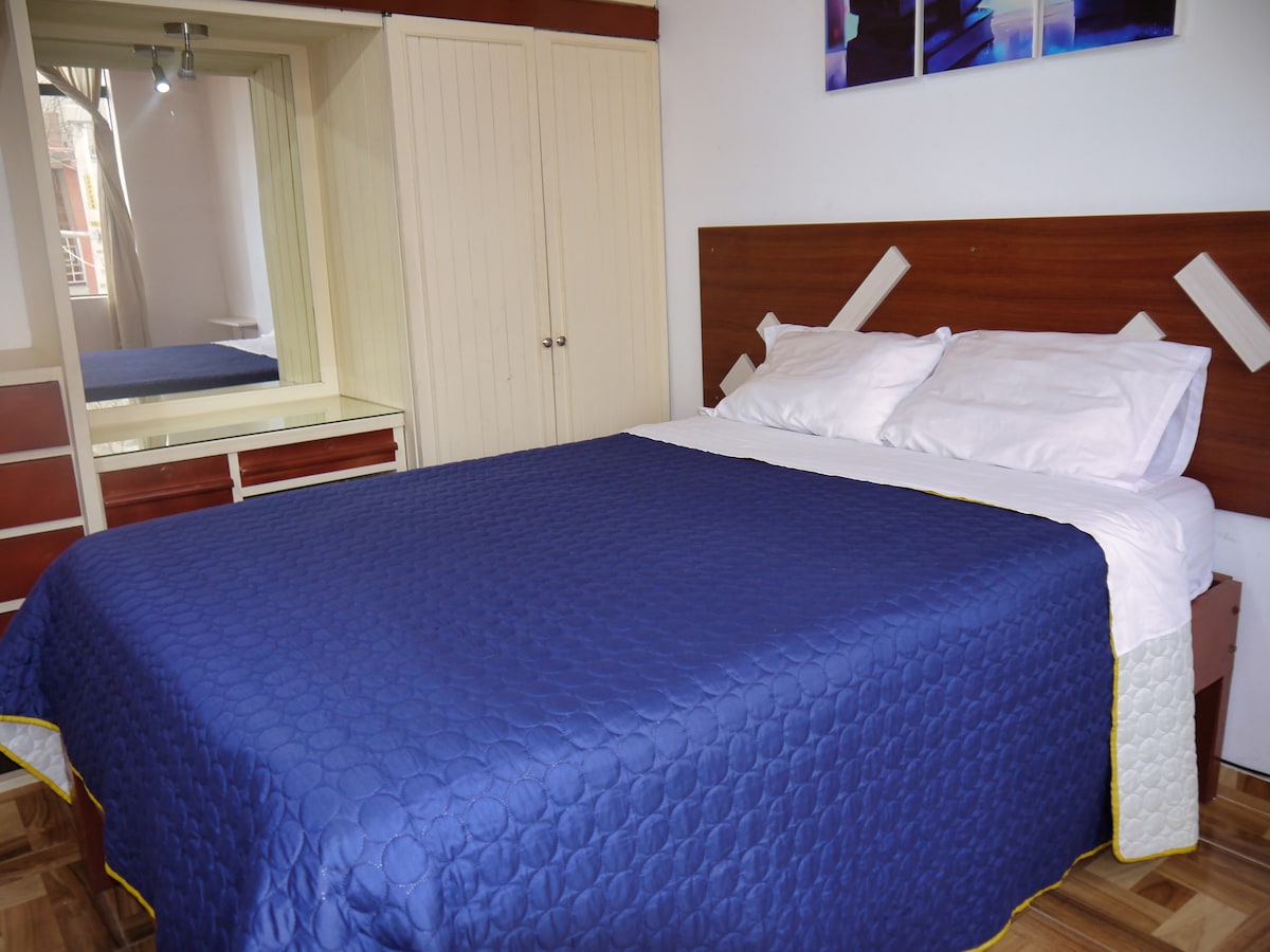 Habitacion principal con cama matrimonial