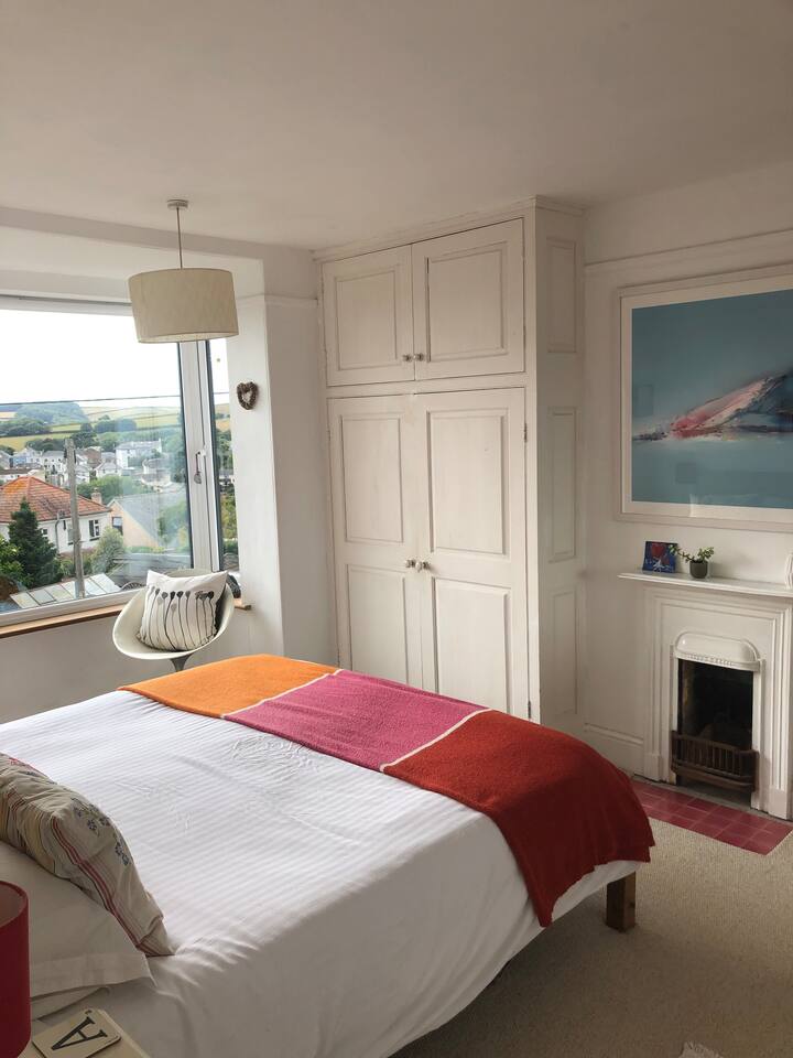 سرير مقاس كينغ فائق مع مرتبة علوية وإطلالة رائعة على كينغسبريدج 