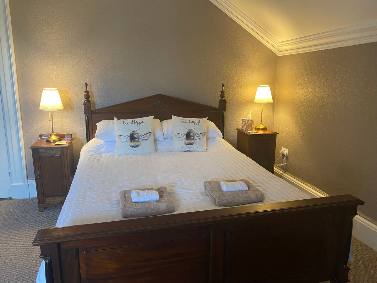 Elagh Hall Airbnb Bee Room Houses for Rent in Derry and Strabane