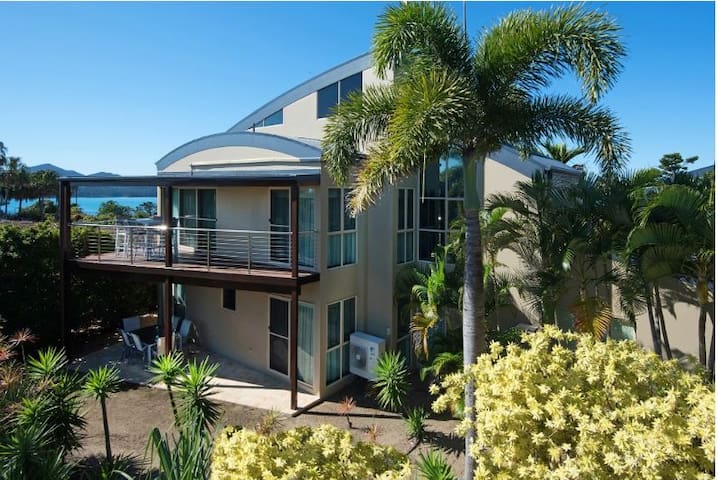 HamoRent - Hamilton Island Holiday Rentals managed Airbnb listing 1
