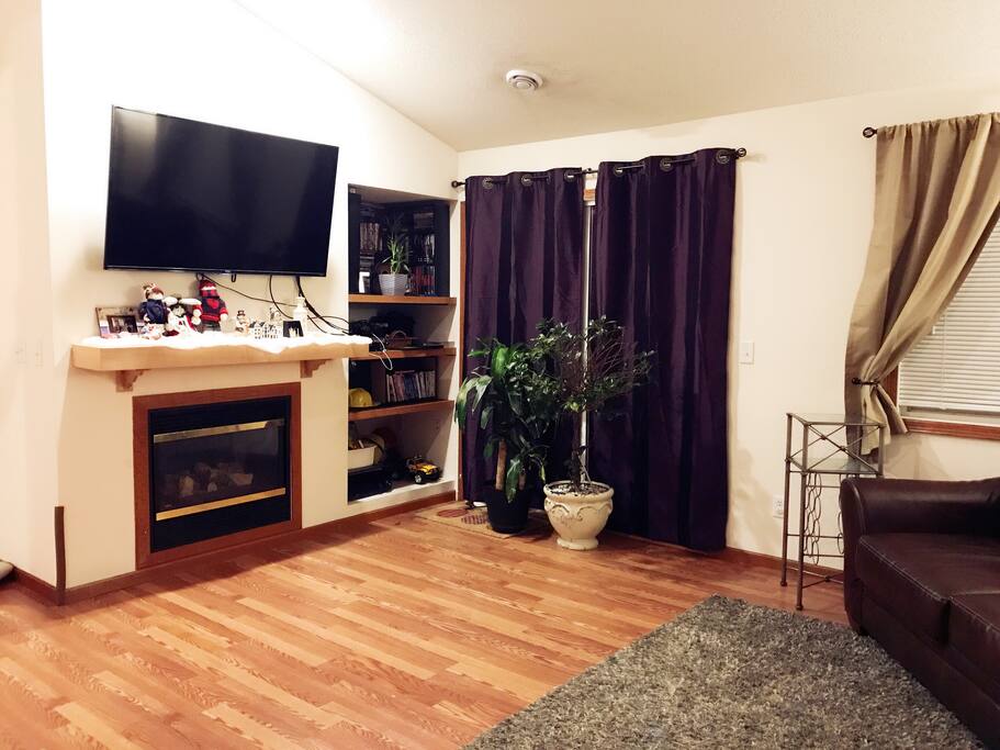 "Netflix and Chill" Spacious living room with 55" Smart TV