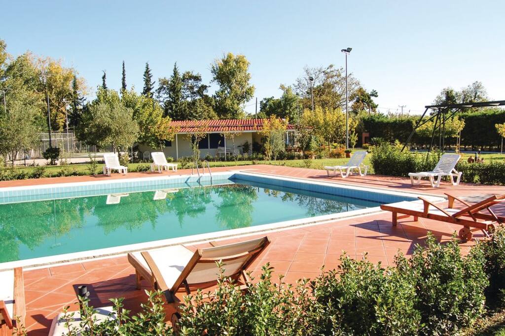 SWIMMING POOL 10 X 20