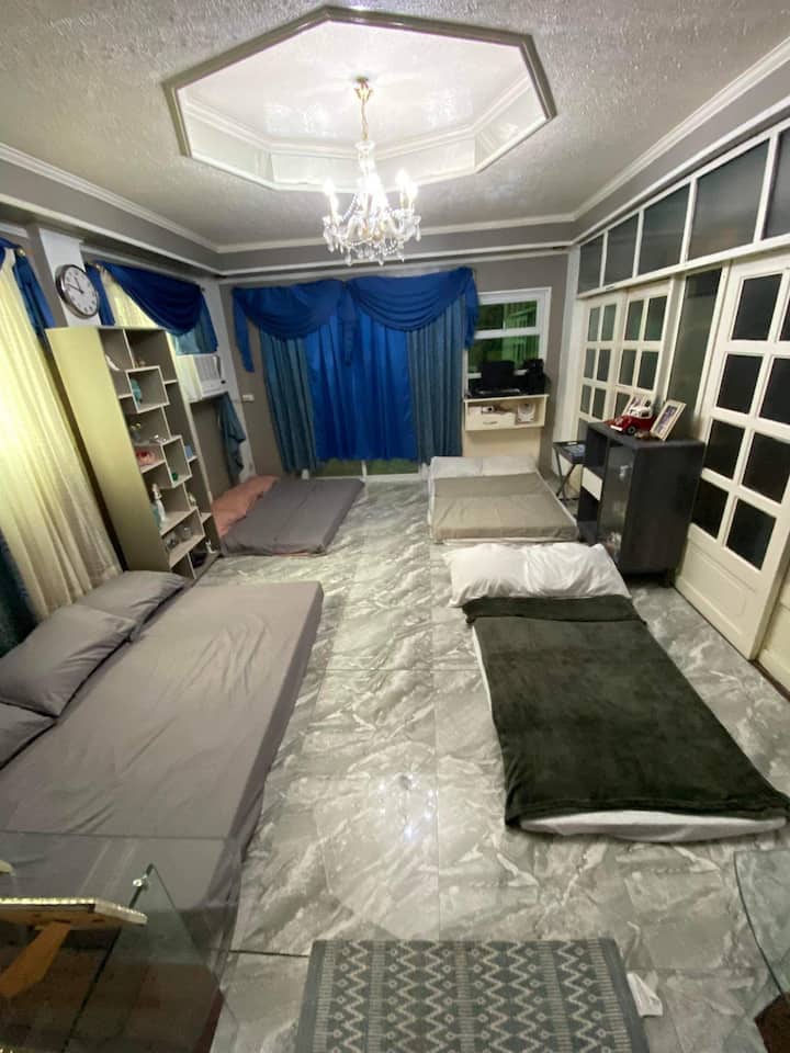 P3500 kwa usiku kwa pax 6
Mtu wa ziada P300 kwa kila pax