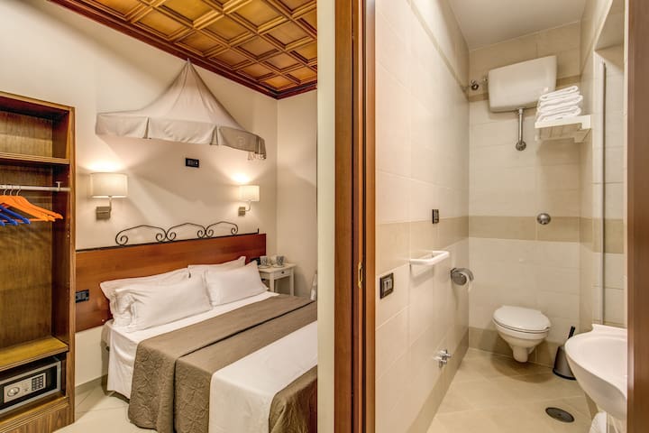 Matrimoniale Economy nel centro di Roma