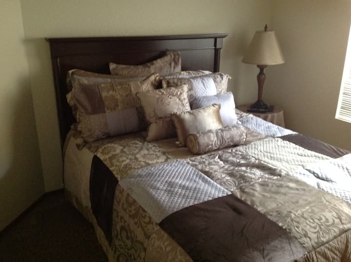 带标准双人床的房客