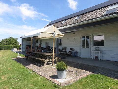 Hobby farm luxury 9-person house