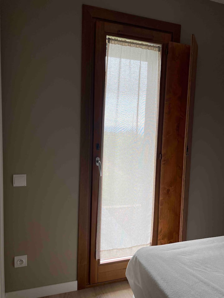 Acceso al jardín desde la habitación de matrimonio 