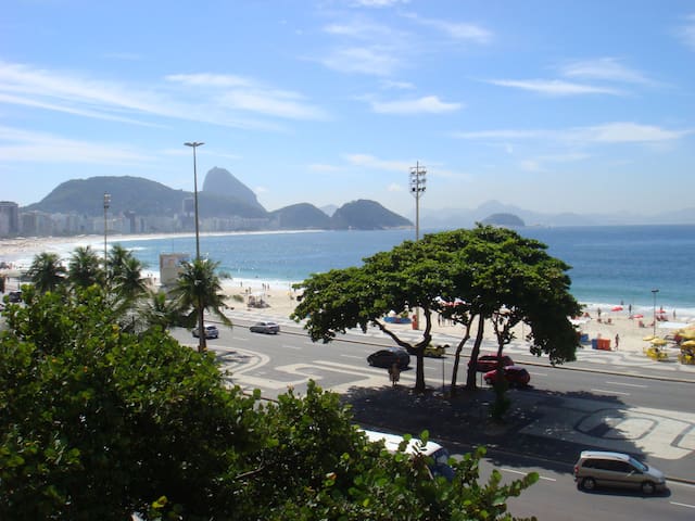 AMAZING BEACH FRONT IN COPACABANA gallery image 4