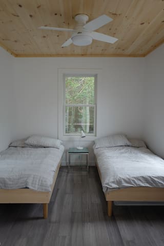 Third bedroom - 2 twin beds, ceiling fan