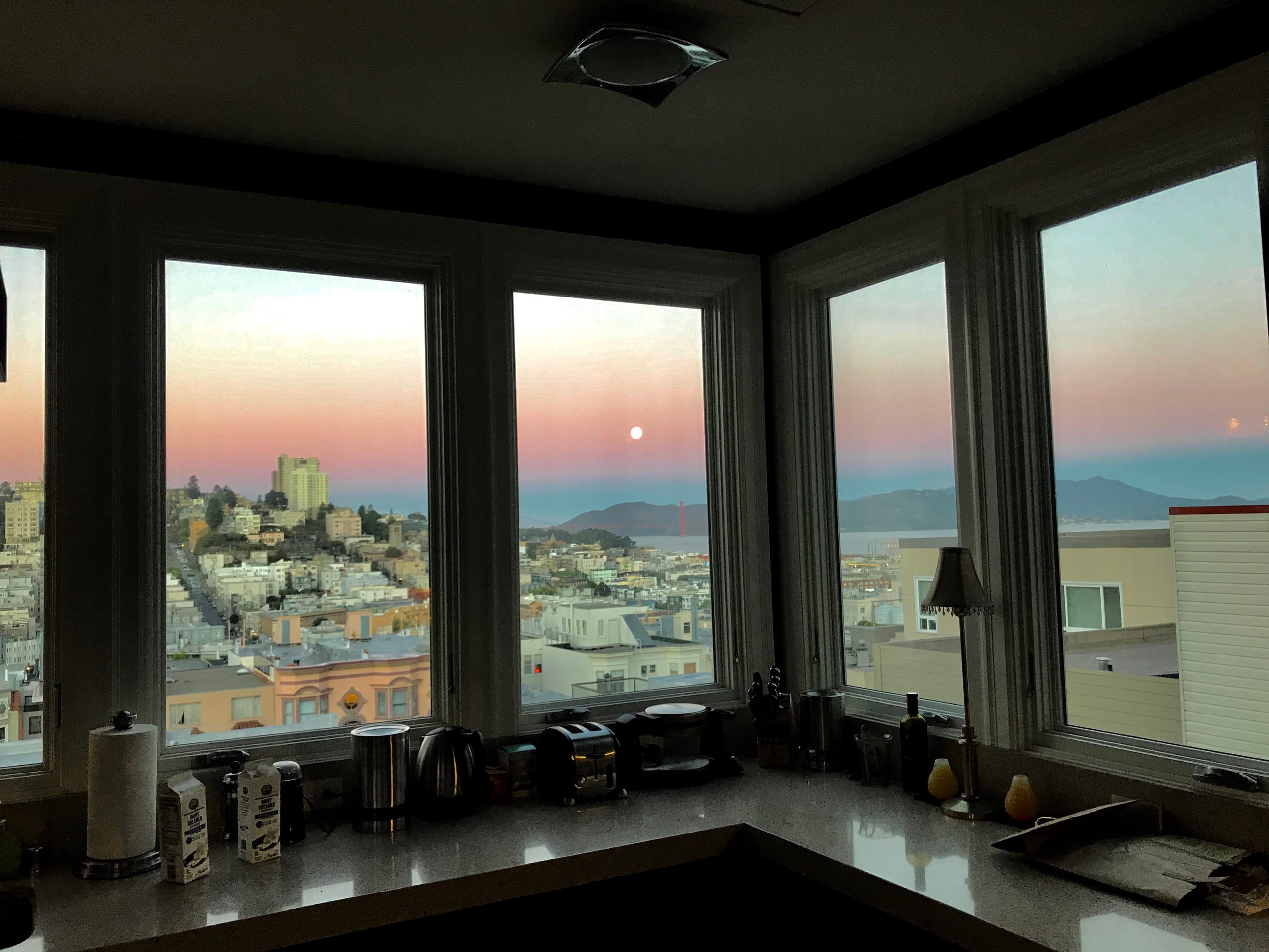Condo in San Francisco · ★4.99 · 2 bedrooms · 2 beds · 1.5 baths - Image 9