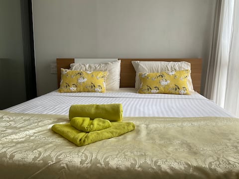 Big One bedroom apartment near the airport
