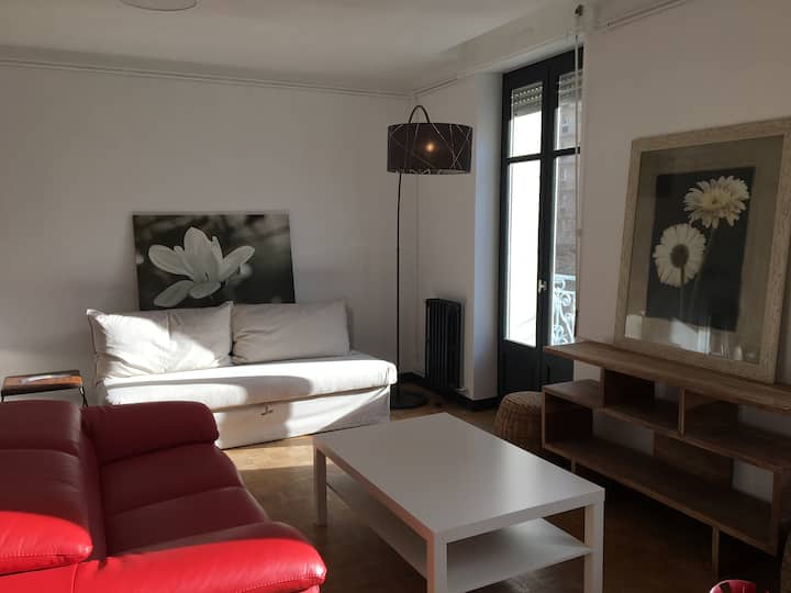 ห้องนั่งเล่นมีระเบียง