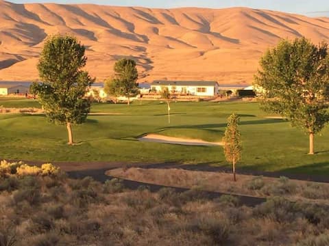 Sun & Fun In Desert Aire pool, hot tub, golf, fish