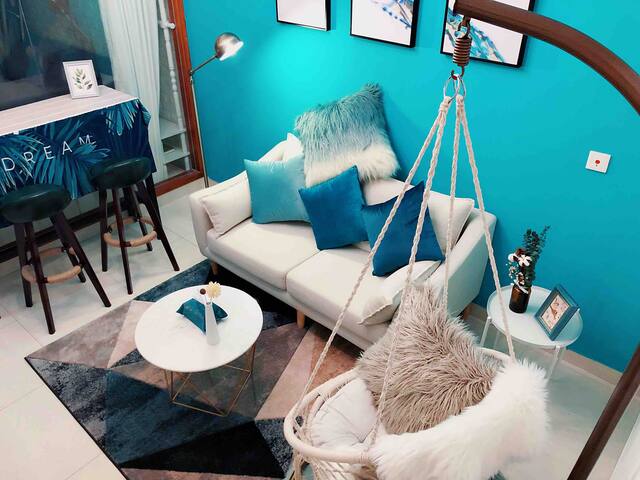 Warm and stylish two bedroom / Line 11 Nanshan Station / Direct Airport and High Speed Rail Station / Near Shenzhen Bay Port / Nanyou Clothing Wholesale Market / Raffles City / Coastal City