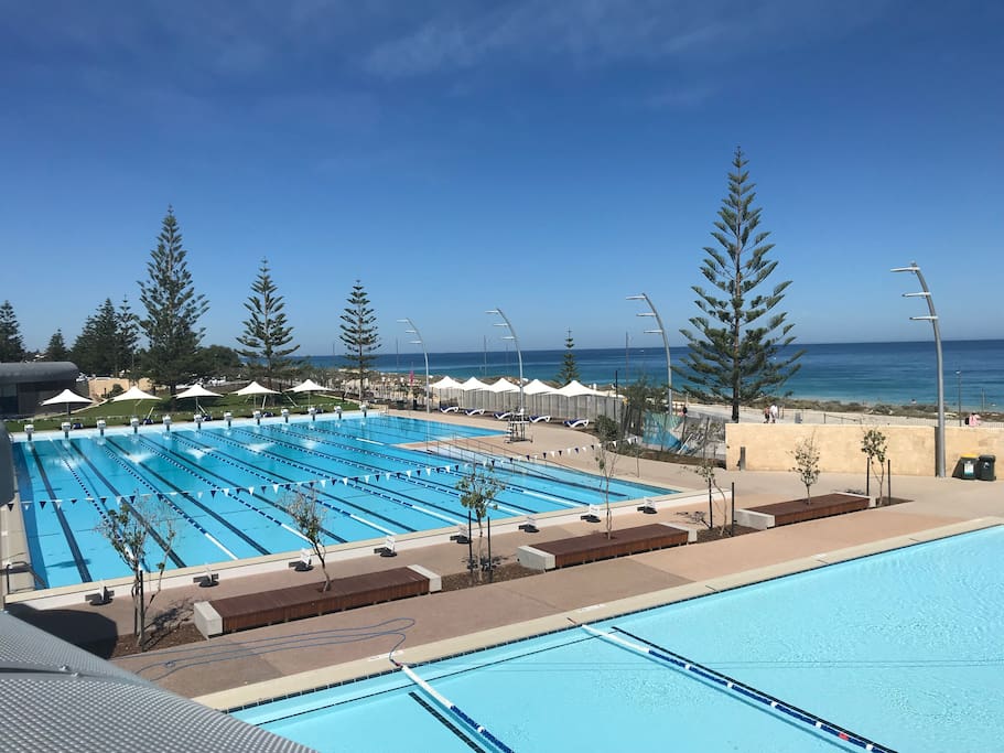 This pool just above the ocean is new to Scarborough. Great alternative if you prefer to swim in a pool rather than the ocean. It is located directly across the road from your apartment