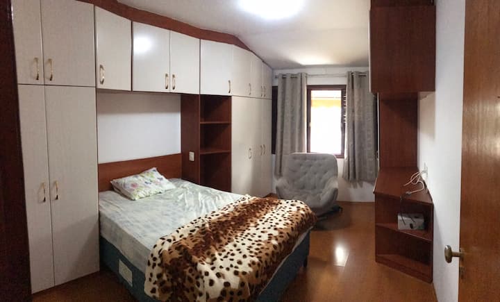 Მეორე საძინებელი ორადგილიანი საწოლით 