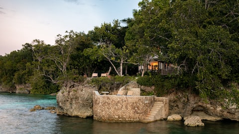 Three Bedroom Ocean Front Villa - Strangeways