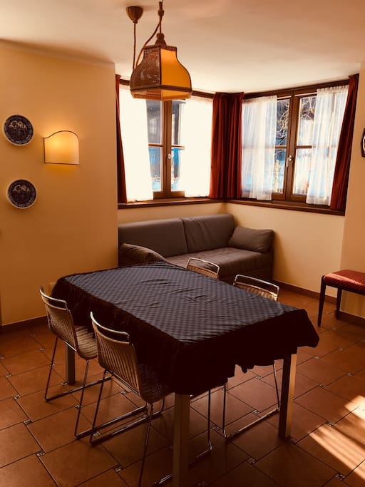 Zona giorno-divano letto costituito da due materassi singoli