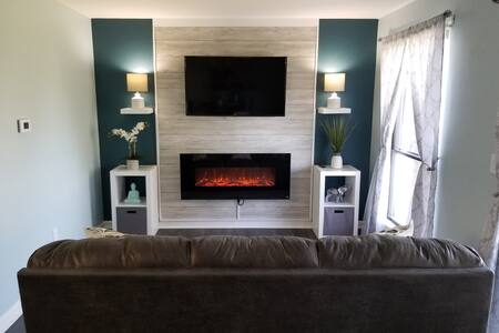 NEWLY RENOVATED-Indoor Pool - 5 Min to Strip