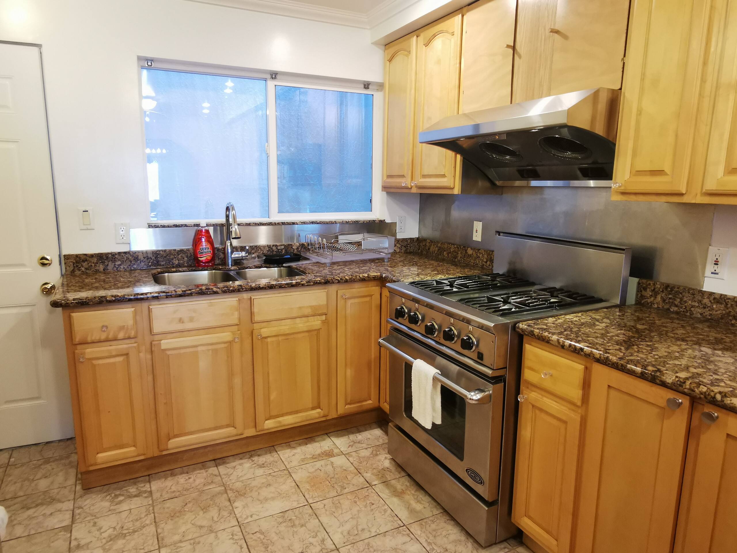 Home in San Francisco · ★4.8 · 3 bedrooms · 3 beds · 2 baths - Image 7