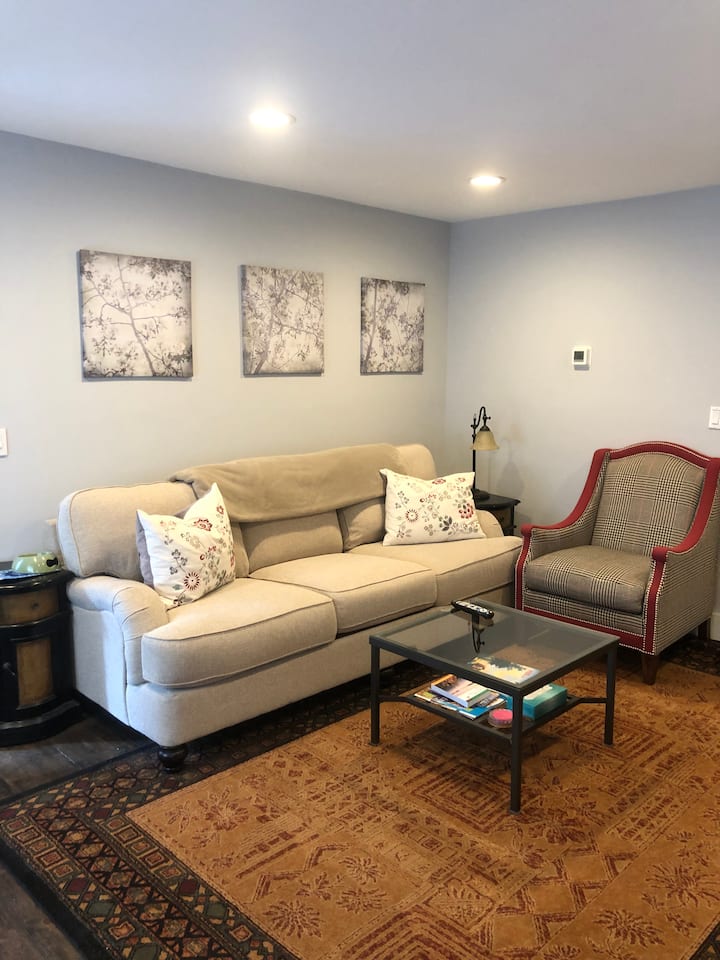 Charming Home Near Walkway Over The Hudson - Hyde Park, NY