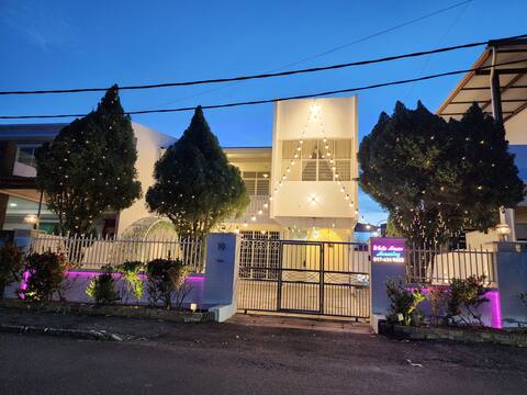 RAJA UDA White House Semi D 6Room 12Pax