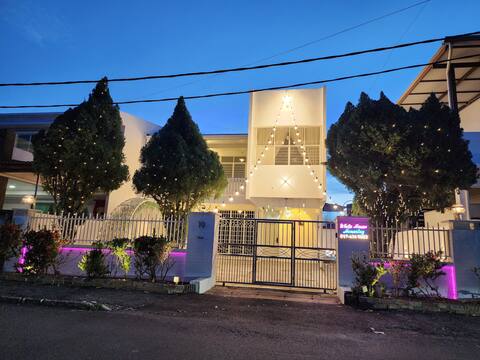RAJA UDA White House Semi D 6Room 12Pax