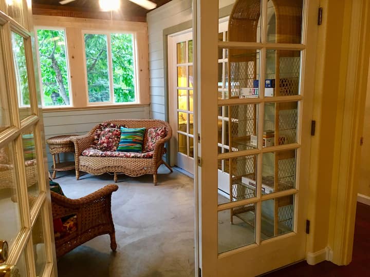 Покрит вход