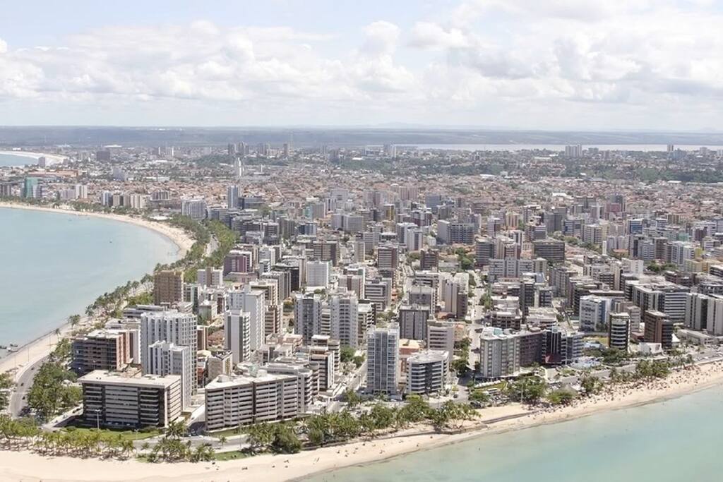 Vista aérea da Ponta Verde e do Edifício Atlântida